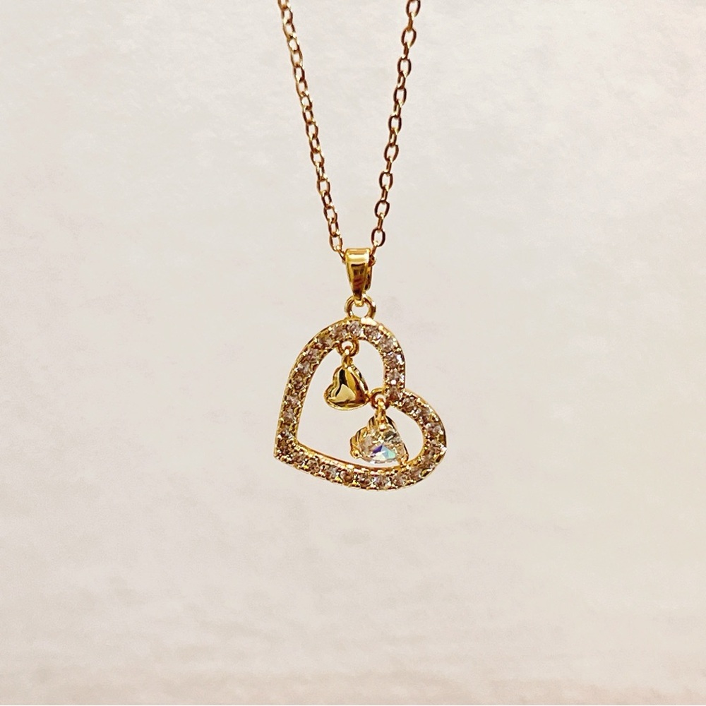 ✨ Cute dangle moving hearts necklace